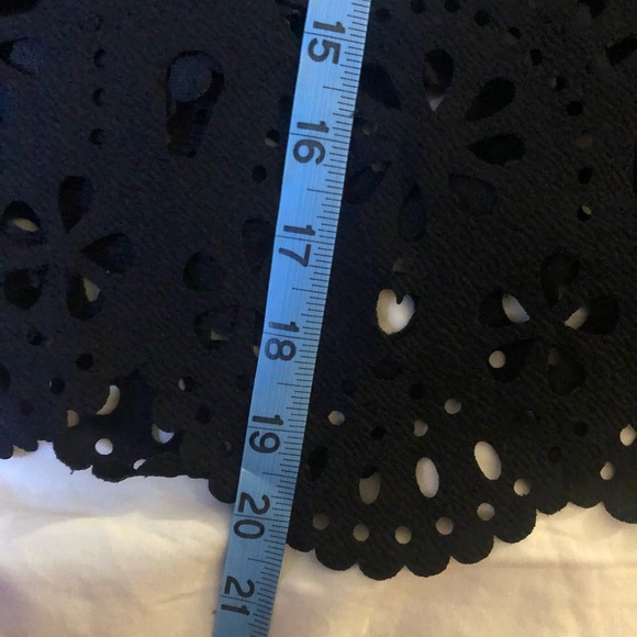 SheIn Women Basic Solid Cutout Scallop Hem Flared Mini Skater Skirt size Small - Picture 8 of 8